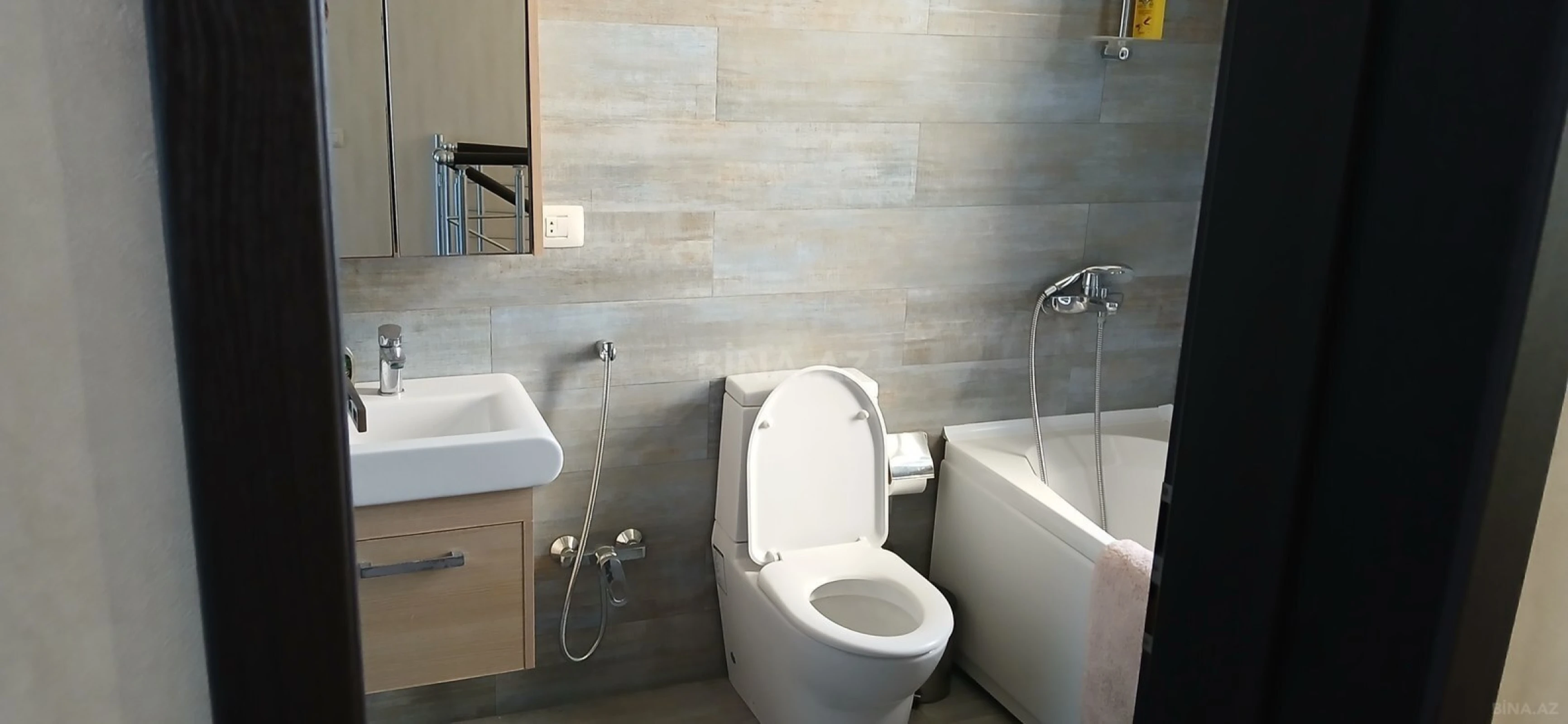 Satılır 5 otaqlı həyət evi 250 m²