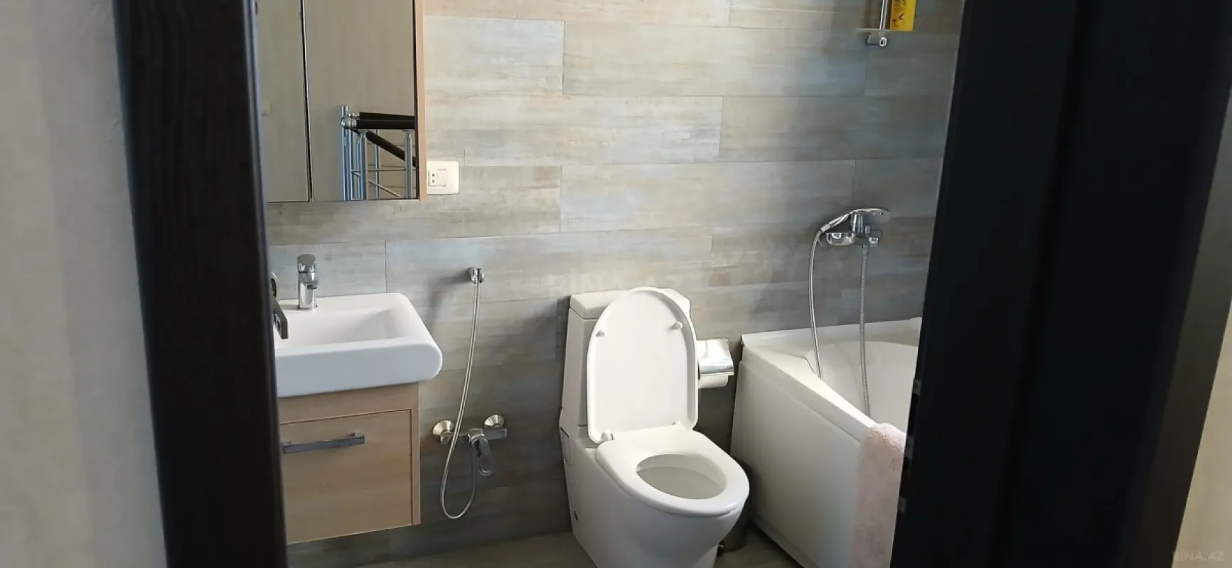 Satılır 5 otaqlı həyət evi 250 m²