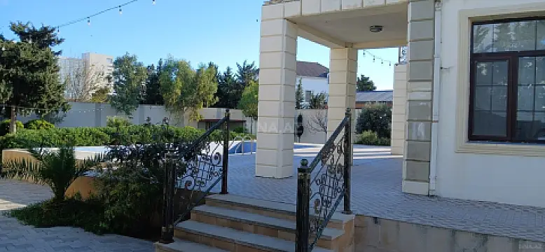 Satılır 5 otaqlı həyət evi 250 m²