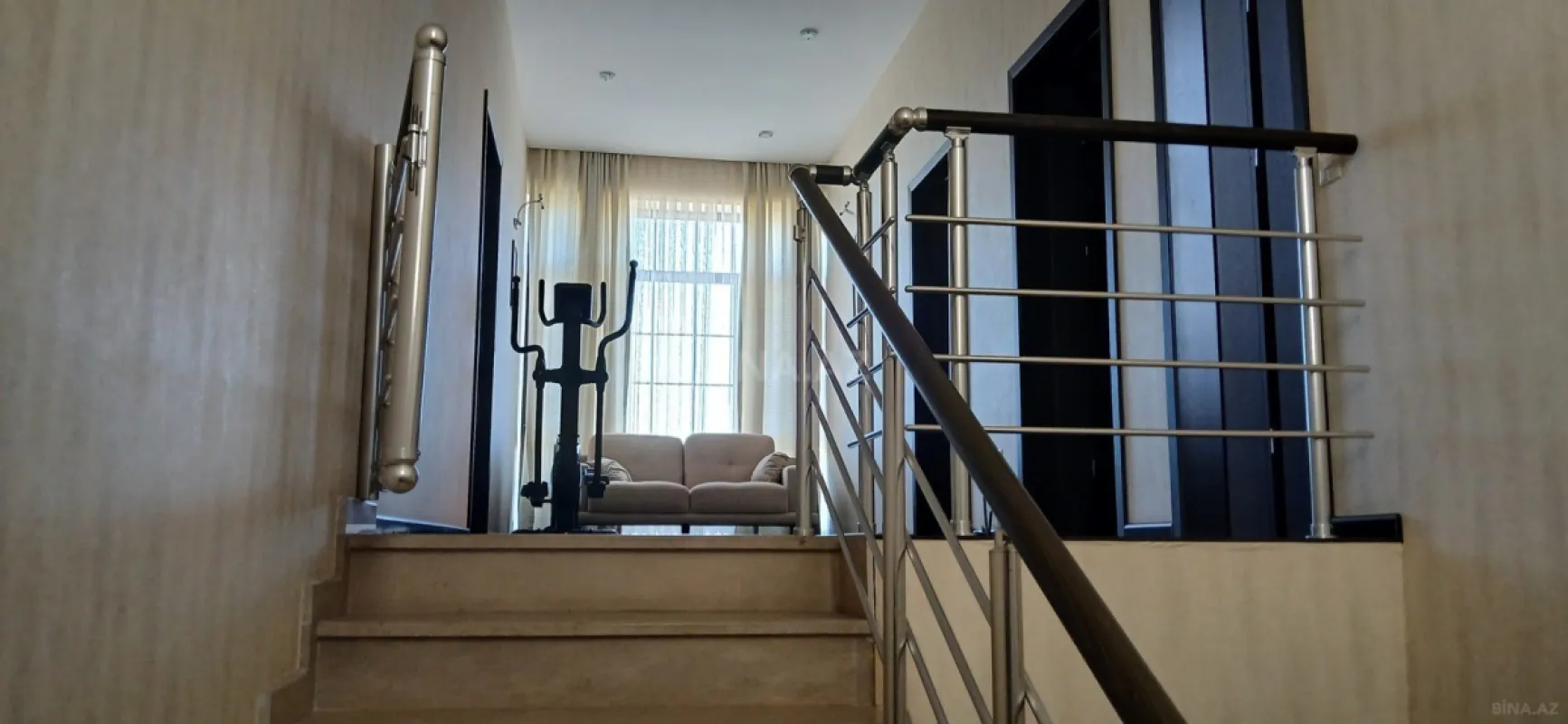 Satılır 5 otaqlı həyət evi 250 m²