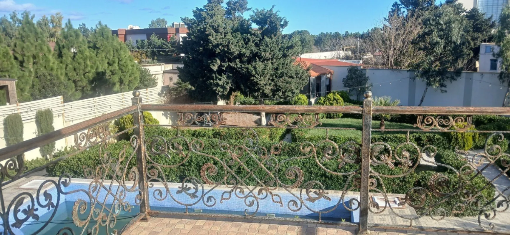 Satılır 5 otaqlı həyət evi 250 m²