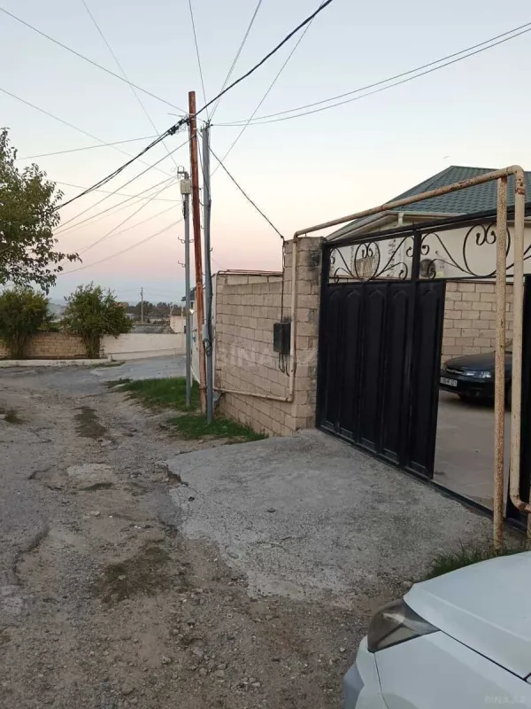 Satılır 6 otaqlı həyət evi 200 m²