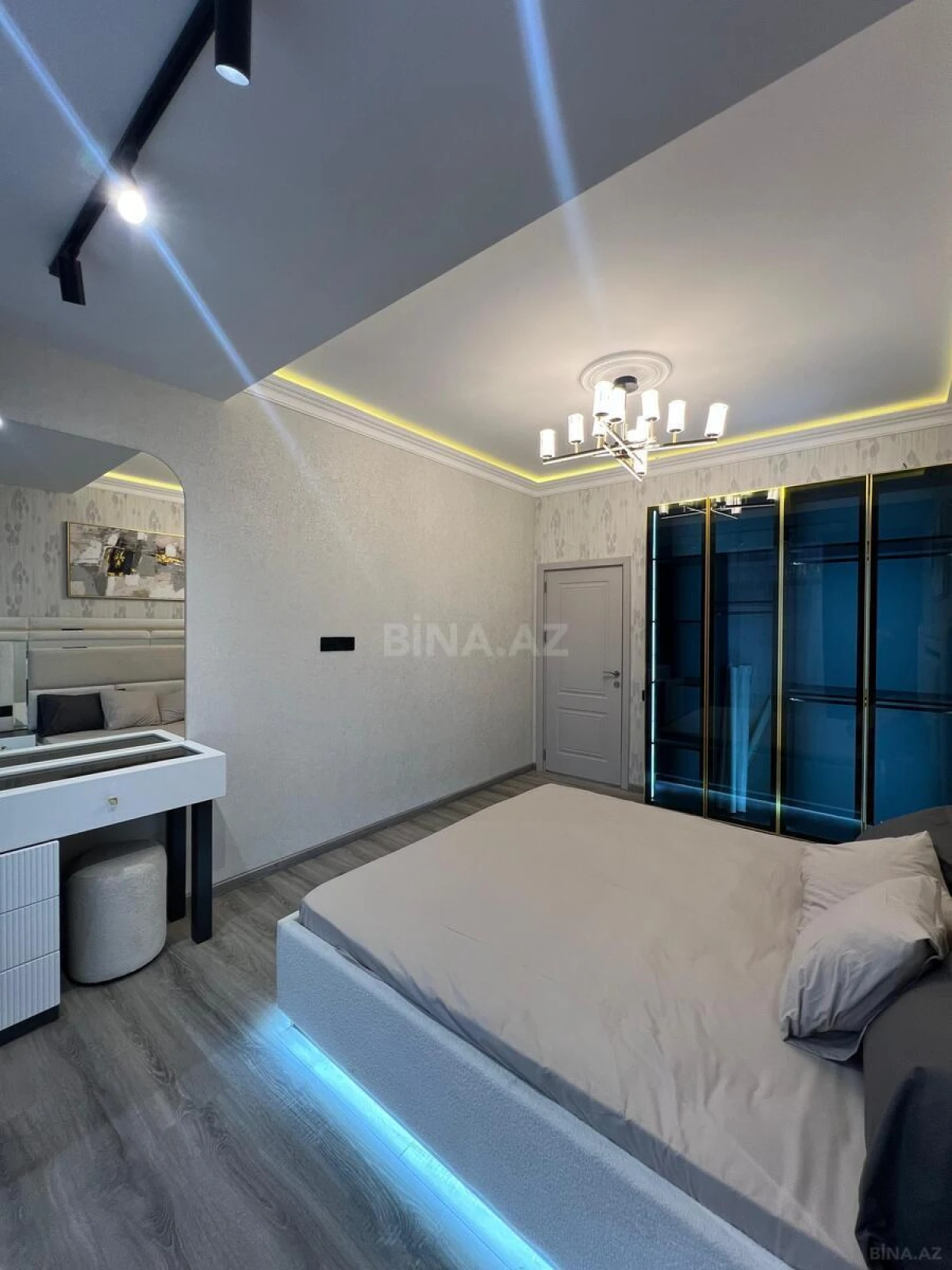 Satılır 2 otaqlı mənzil 85 m²
