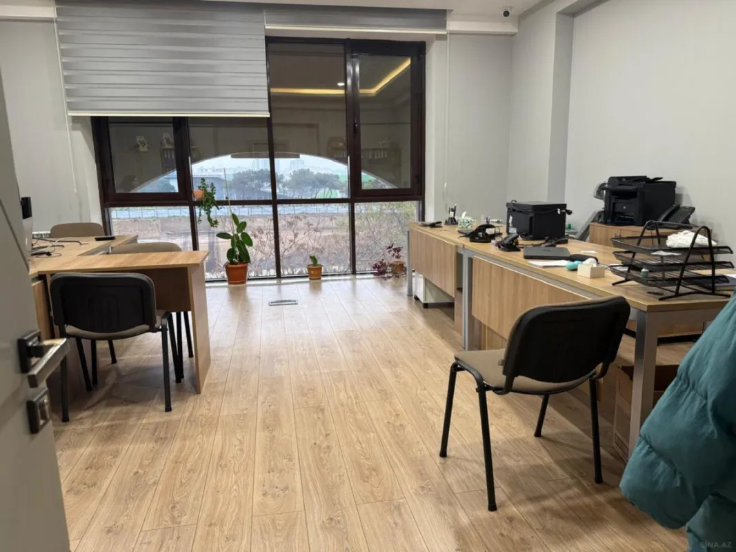 Kirayə verilir 15 otaqlı ofis 1100 m²