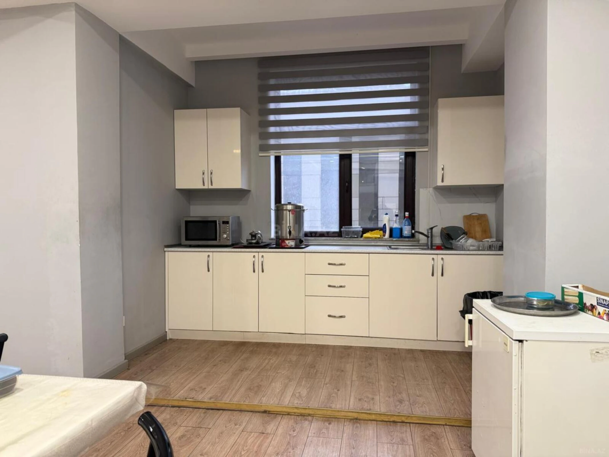 Kirayə verilir 15 otaqlı ofis 1100 m²