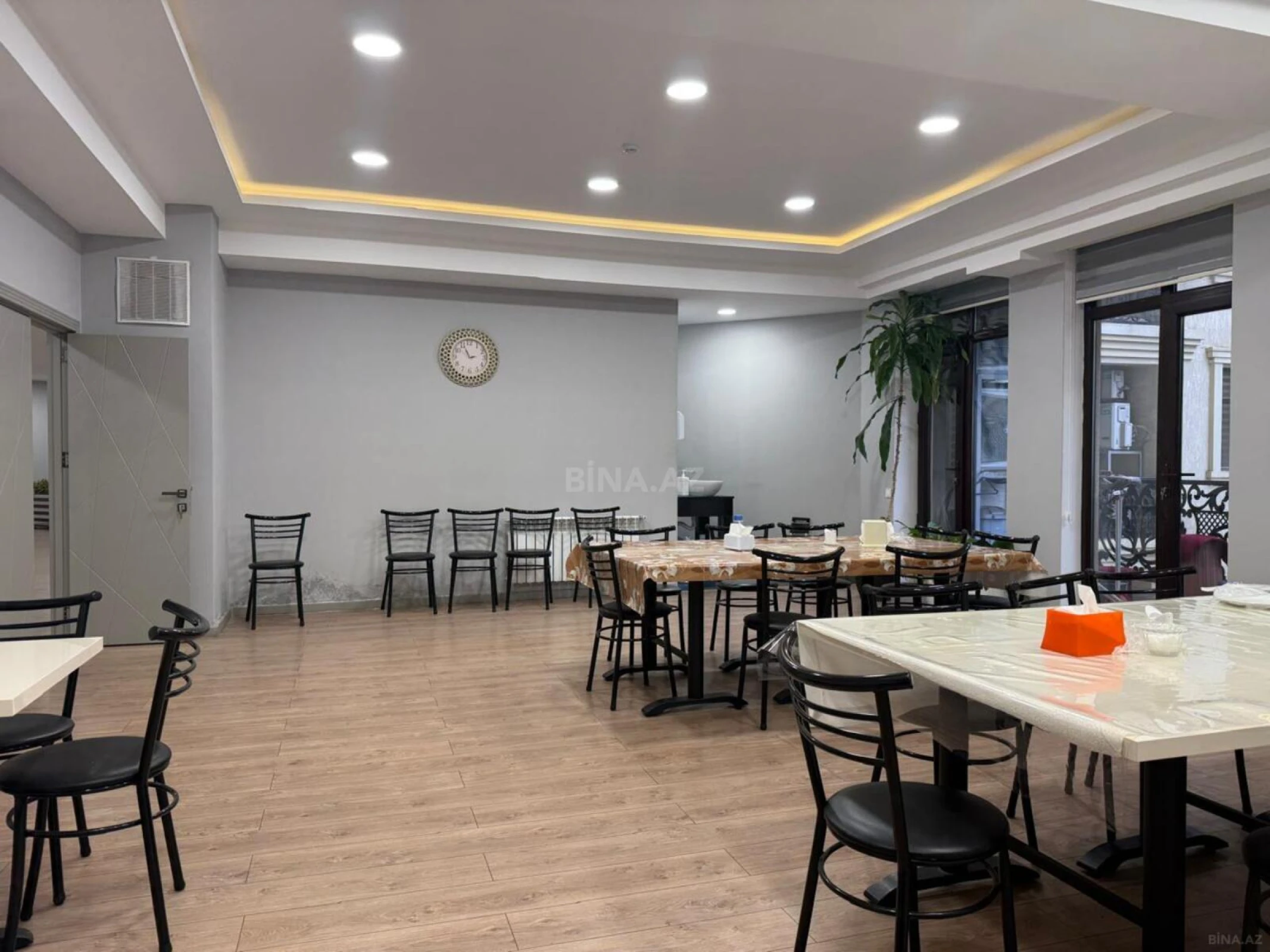 Kirayə verilir 15 otaqlı ofis 1100 m²