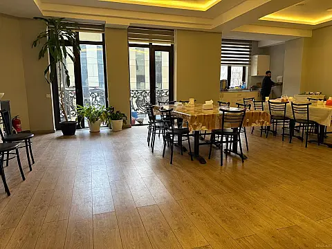 Kirayə verilir 15 otaqlı ofis 1100 m²