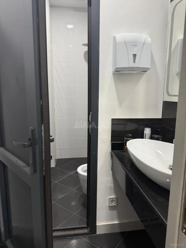 Kirayə verilir 15 otaqlı ofis 1100 m²