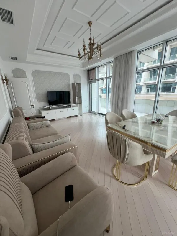 Kirayə verilir 3 otaqlı mənzil 168 m²
