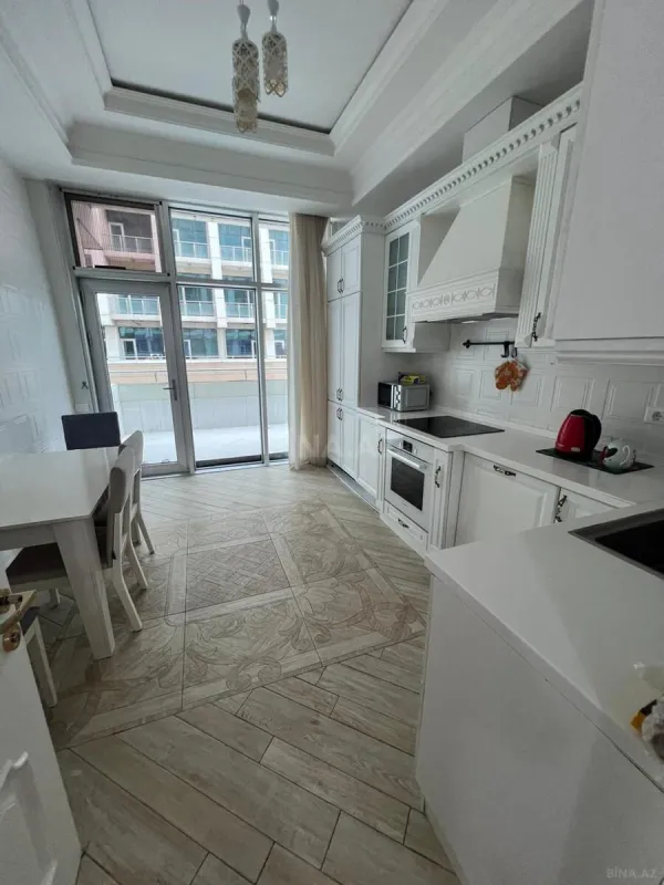 Kirayə verilir 3 otaqlı mənzil 168 m²