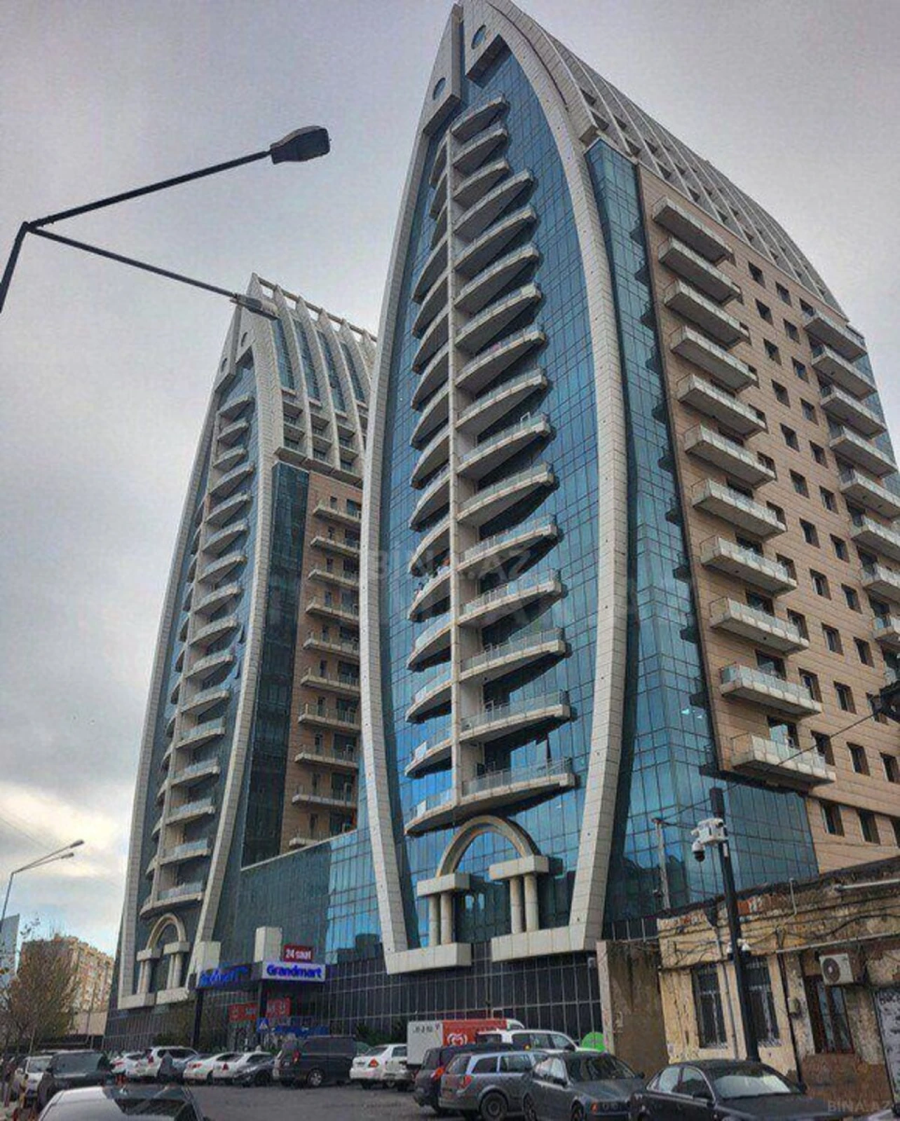 Kirayə verilir 3 otaqlı mənzil 168 m²