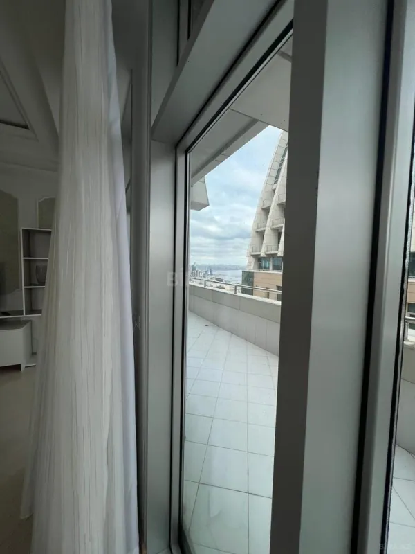 Kirayə verilir 3 otaqlı mənzil 168 m²