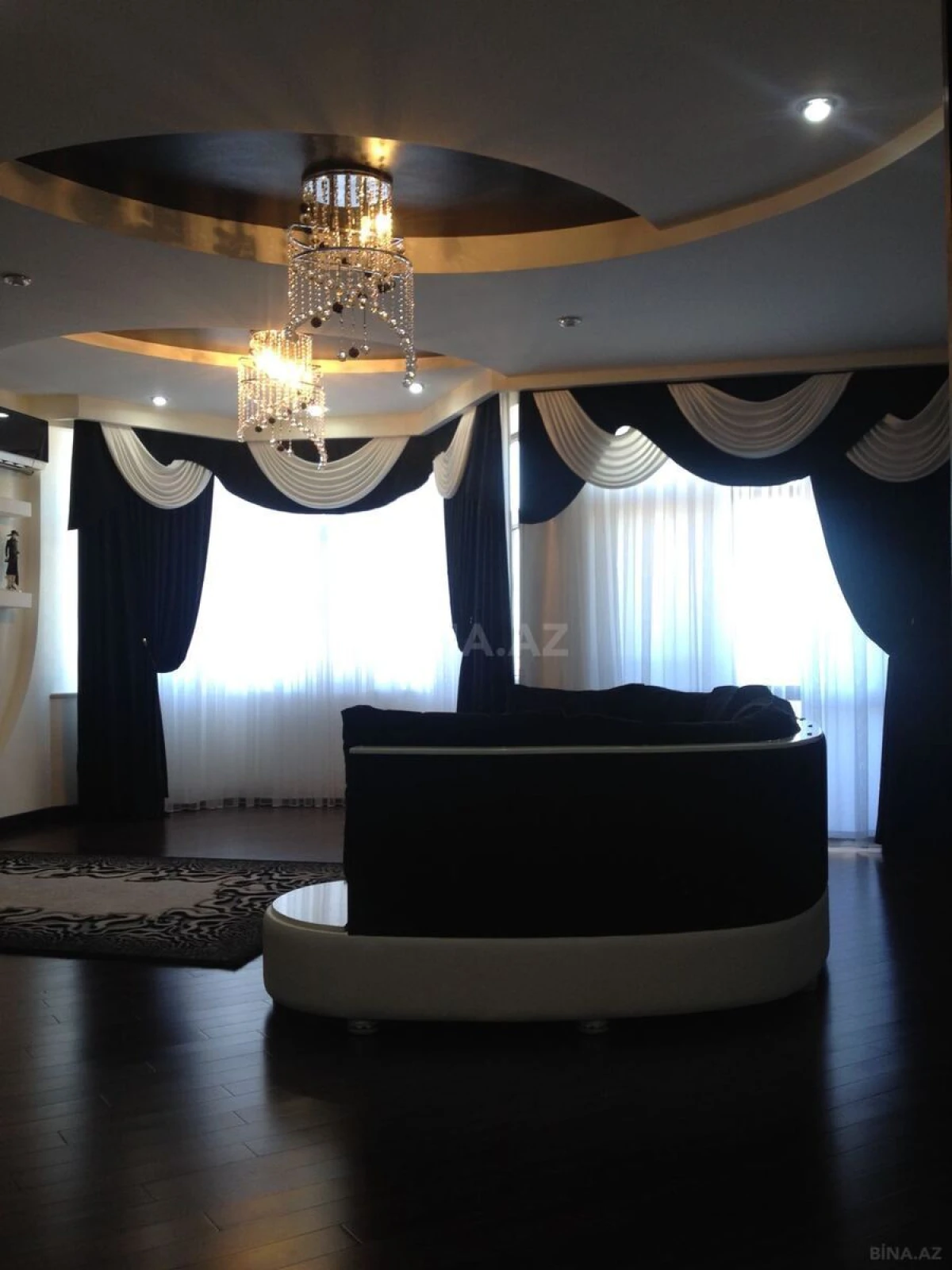 Satılır 3 otaqlı mənzil 160 m²