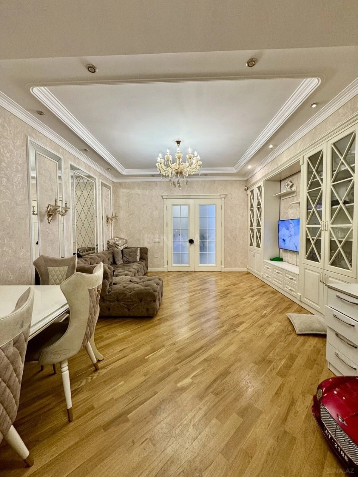 Satılır 3 otaqlı mənzil 141 m²