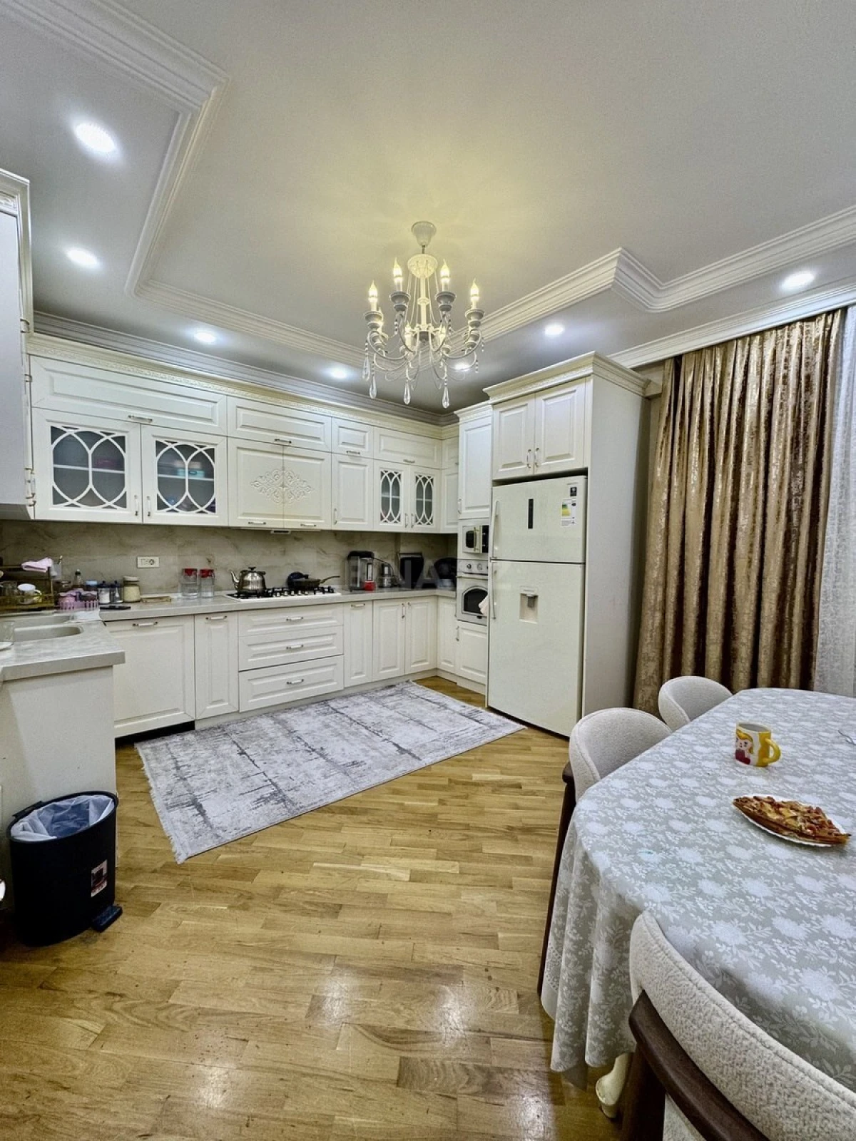 Satılır 3 otaqlı mənzil 141 m²