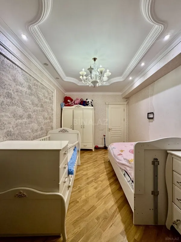 Satılır 3 otaqlı mənzil 141 m²