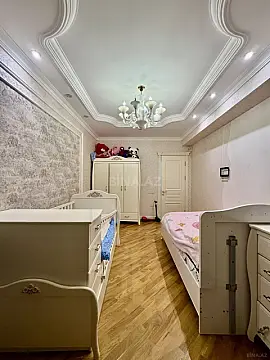 Satılır 3 otaqlı mənzil 141 m²