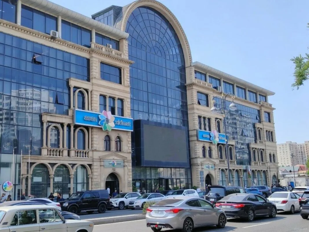 Satılır 3 otaqlı mənzil 141 m²