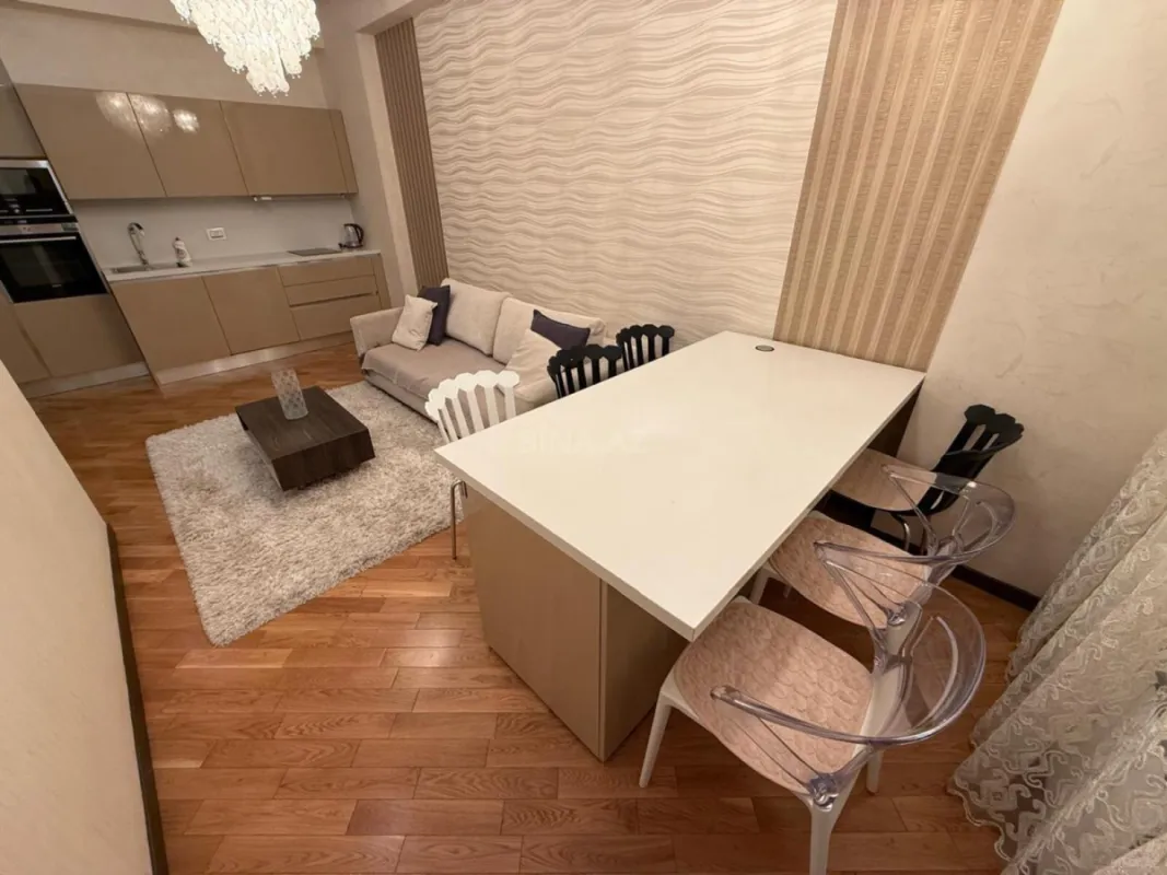 Kirayə verilir 2 otaqlı mənzil 75 m²