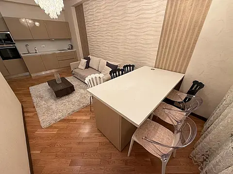 Kirayə verilir 2 otaqlı mənzil 75 m²
