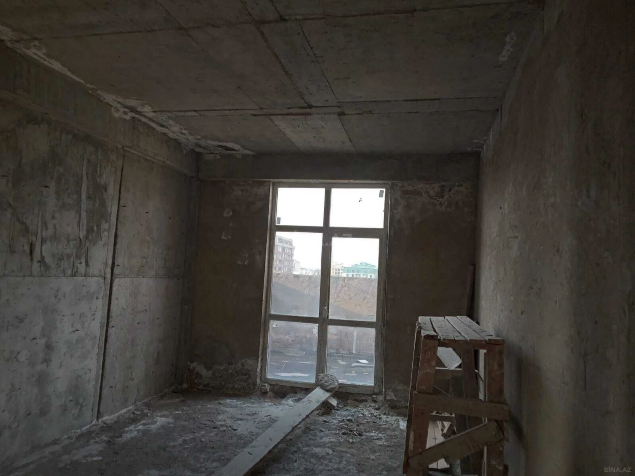 Satılır 5 otaqlı mənzil 250 m²