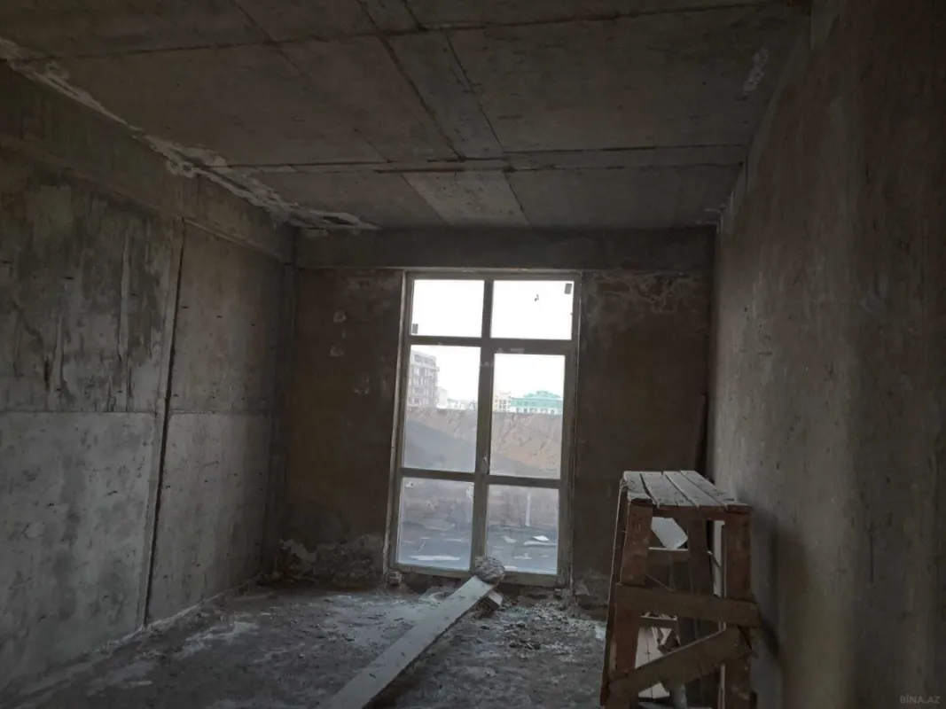 Satılır 5 otaqlı mənzil 250 m²