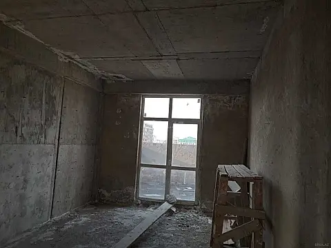 Satılır 5 otaqlı mənzil 250 m²