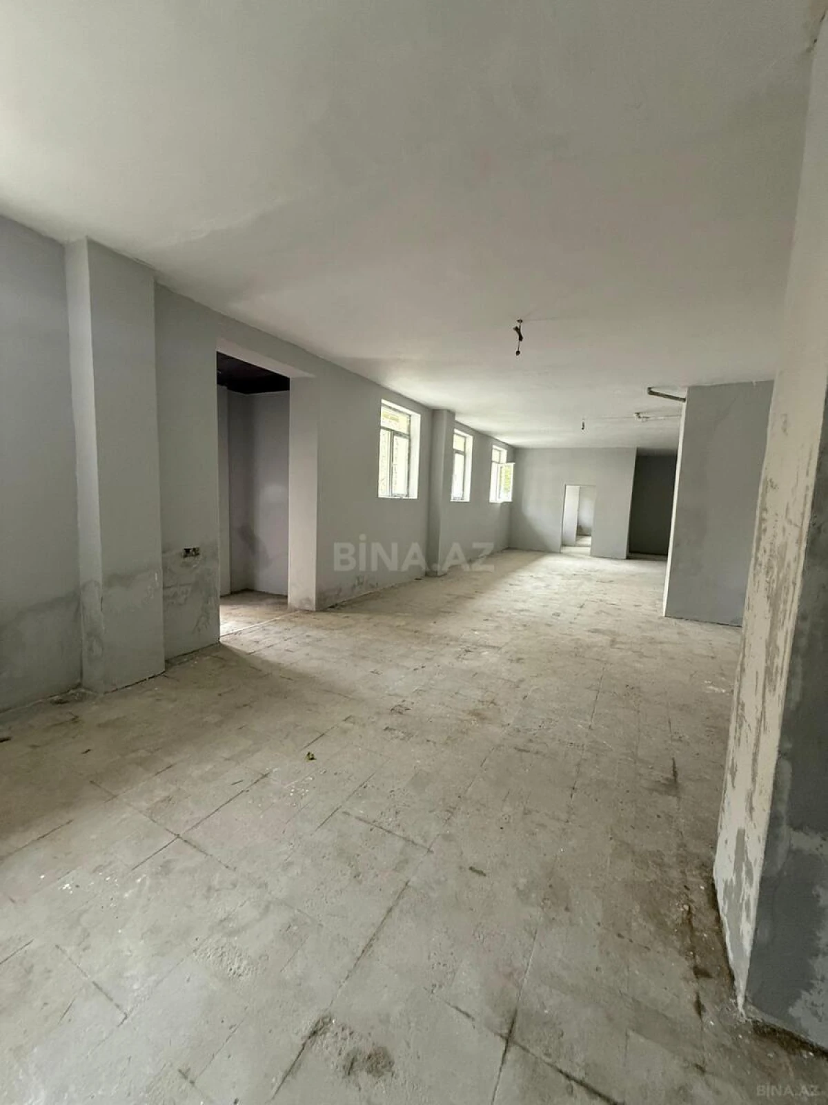 Satılır obyekt 318 m²