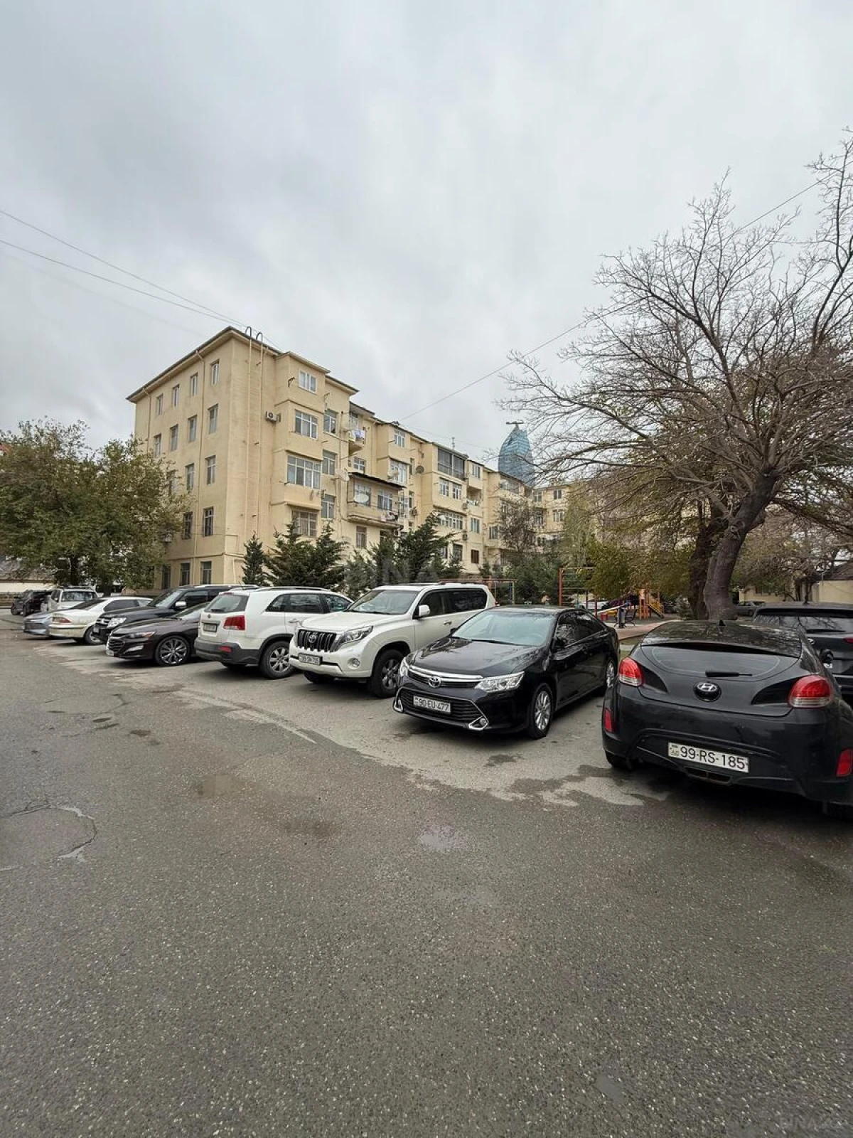 Satılır obyekt 318 m²