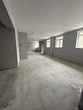 Satılır obyekt 318 m²