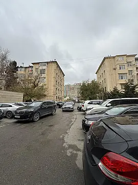 Satılır obyekt 318 m²