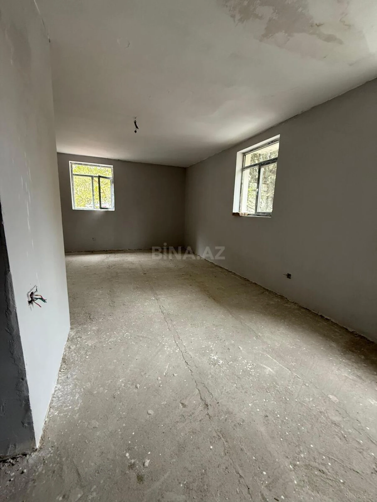 Satılır obyekt 318 m²