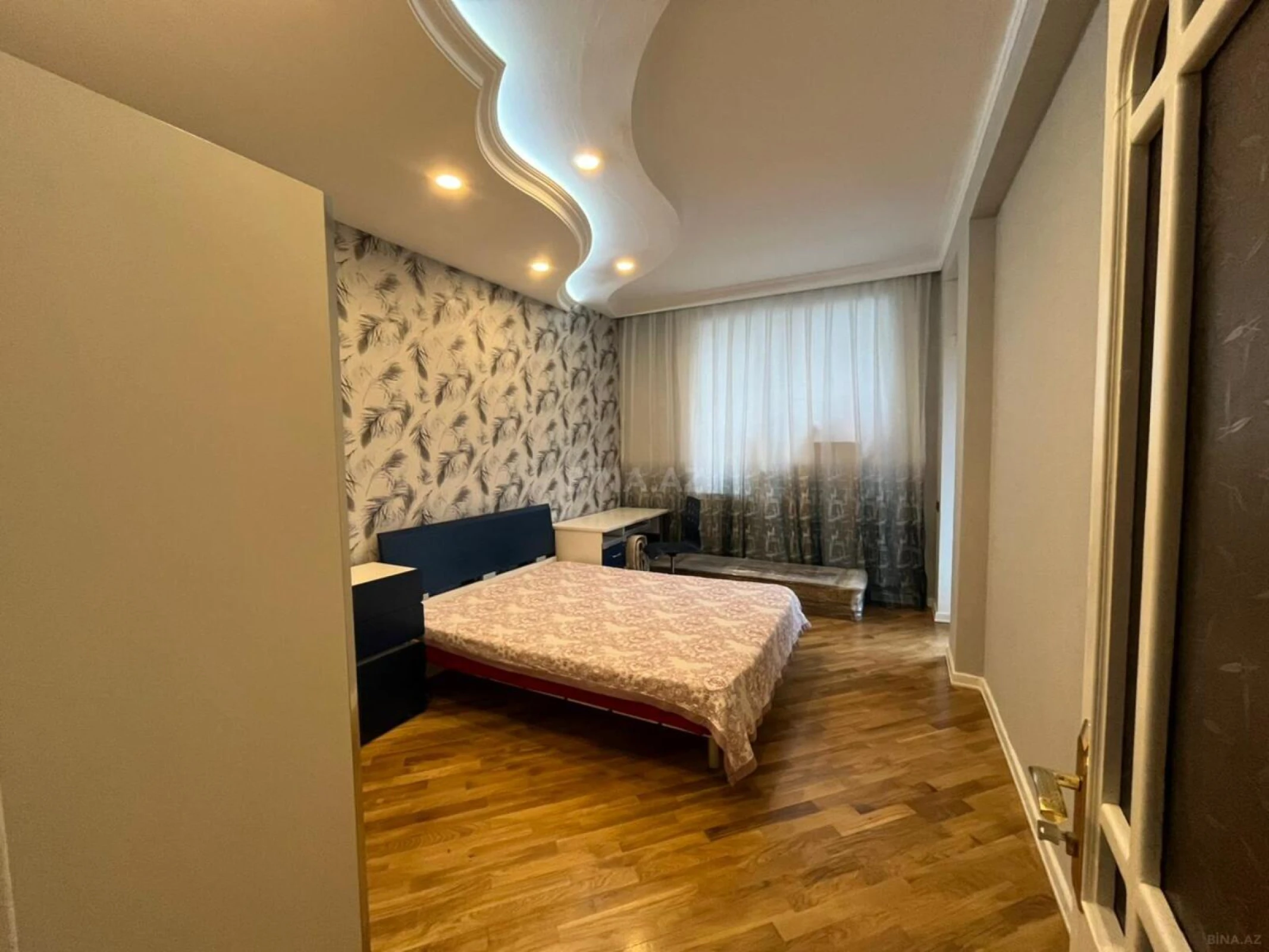 Kirayə verilir 3 otaqlı mənzil 140 m²