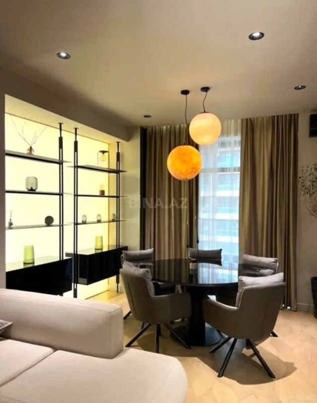 Satılır 3 otaqlı mənzil 150 m²