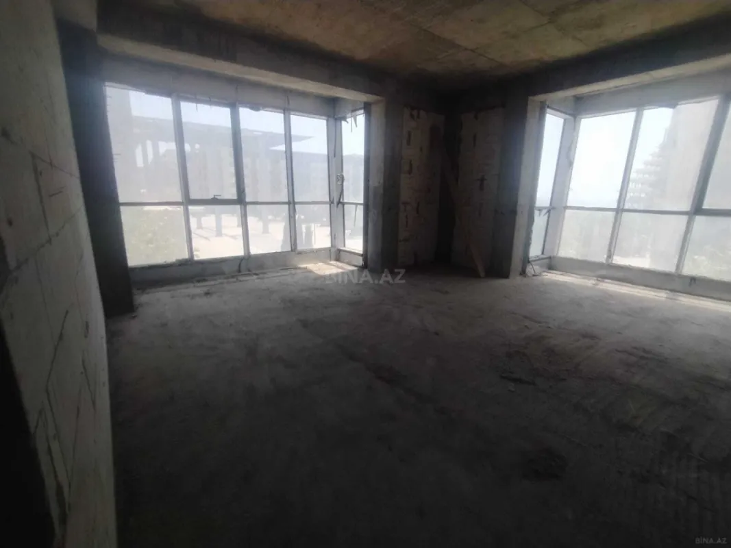 Satılır 3 otaqlı mənzil 157 m²