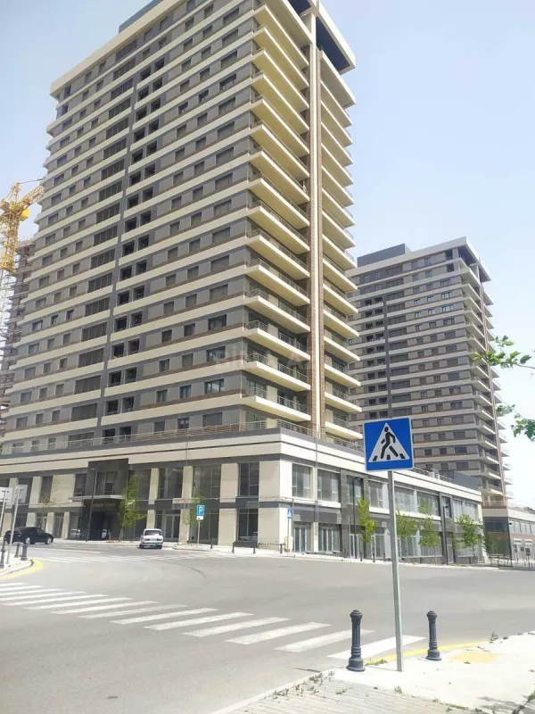 Satılır 3 otaqlı mənzil 157 m²