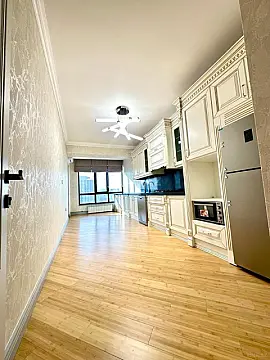 Satılır 4 otaqlı mənzil 204 m²