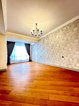 Satılır 4 otaqlı mənzil 204 m²