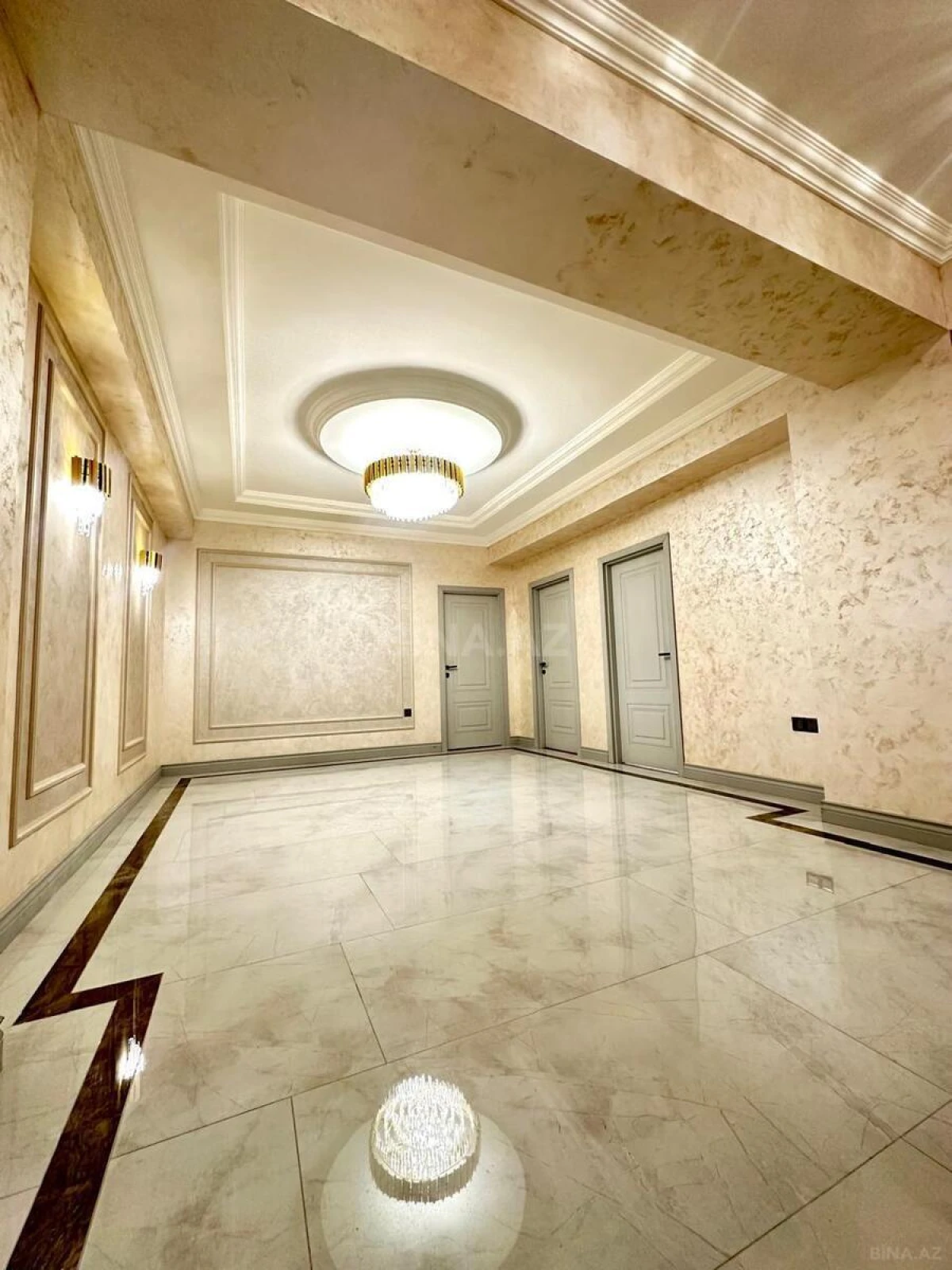 Satılır 4 otaqlı mənzil 204 m²