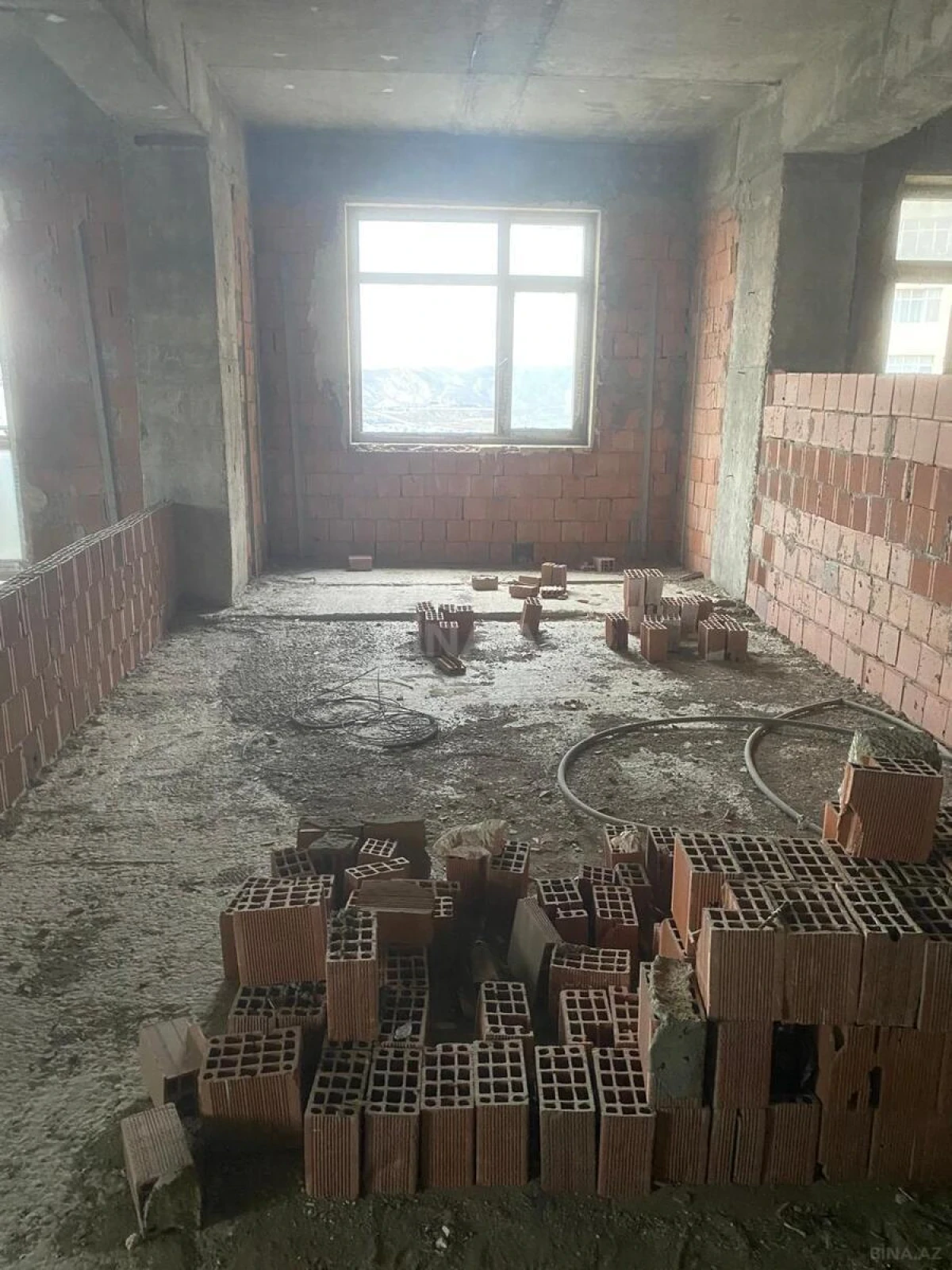 Satılır 3 otaqlı mənzil 158.4 m²