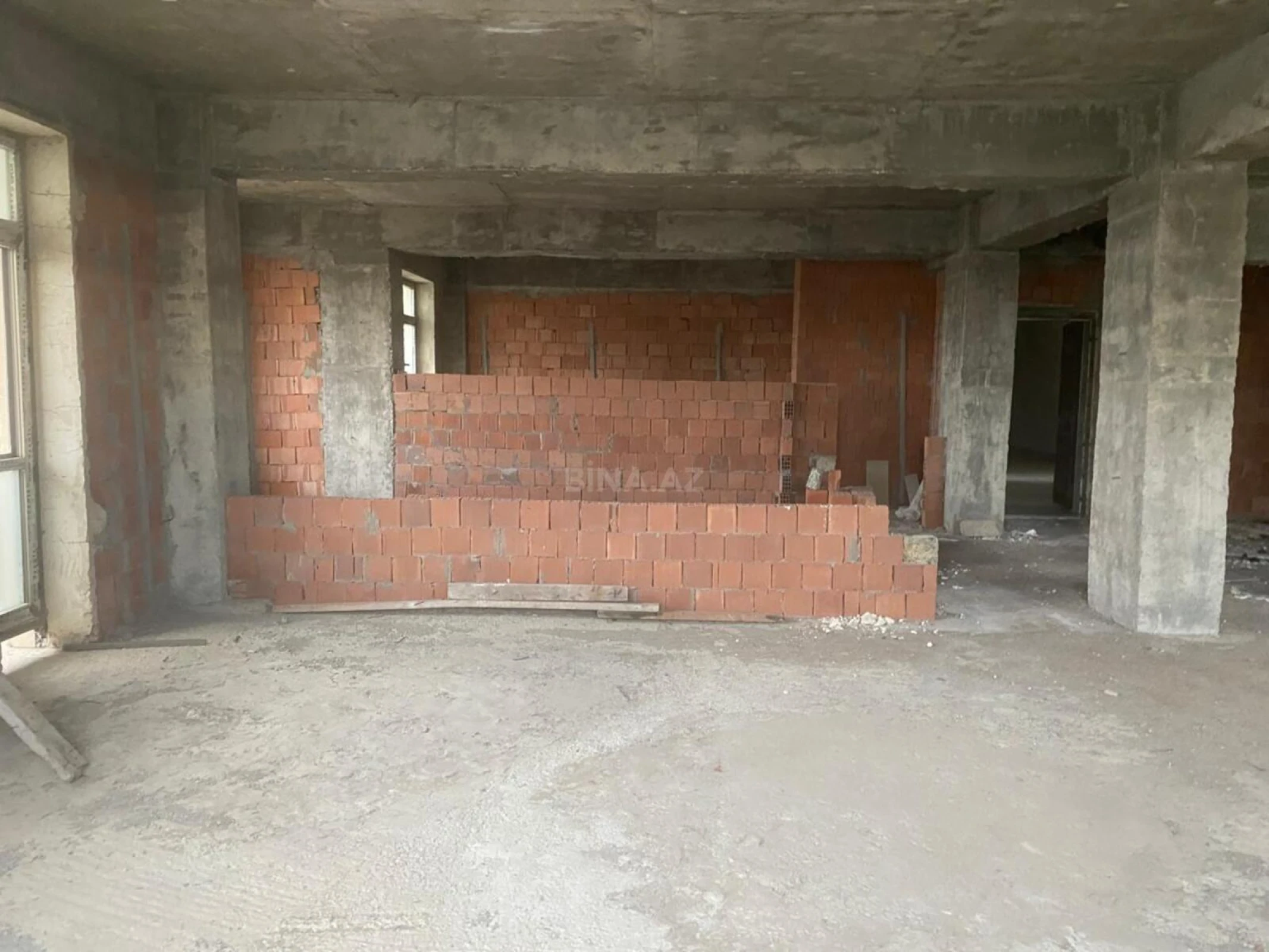 Satılır 3 otaqlı mənzil 158.4 m²