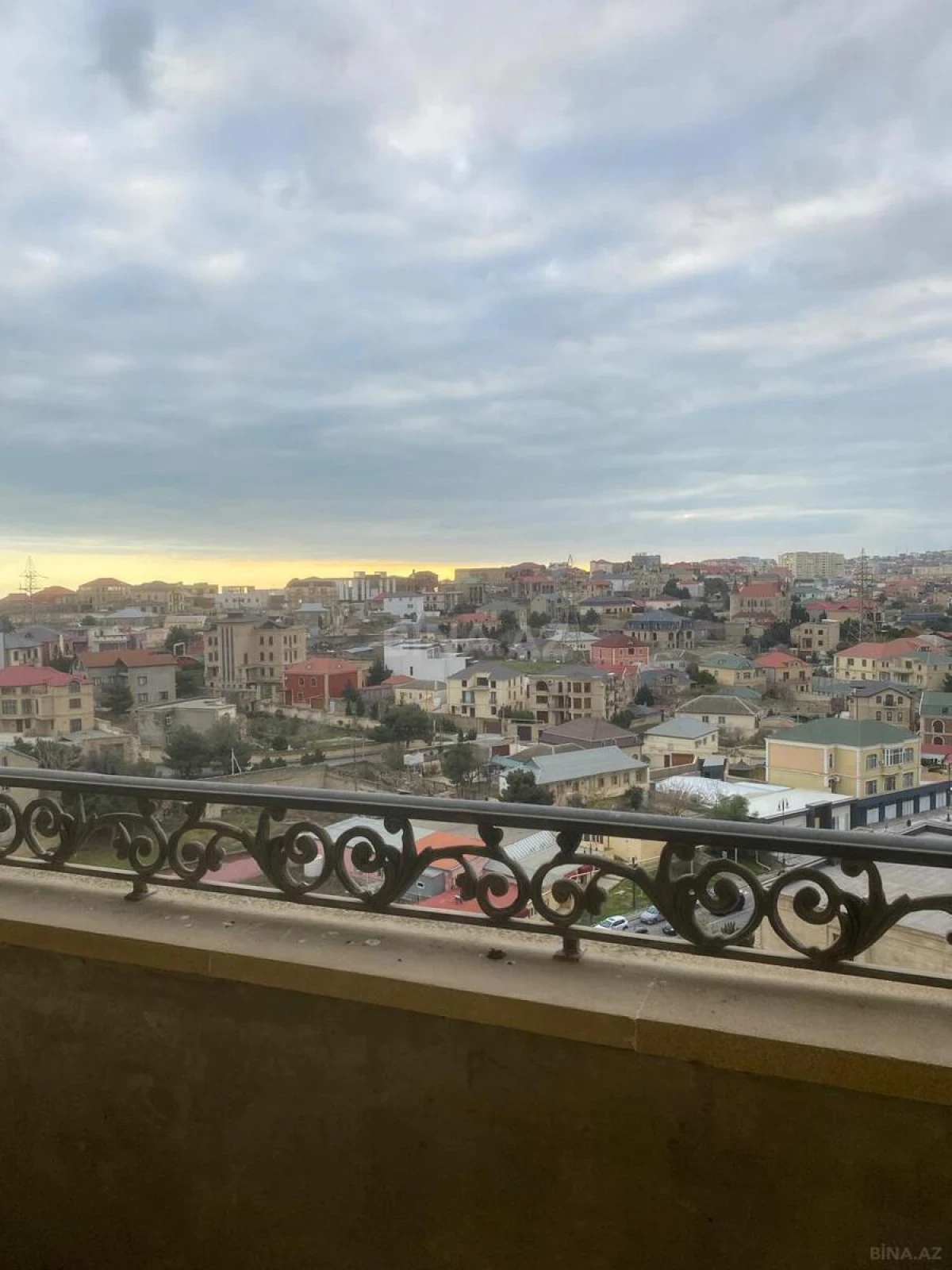 Satılır 3 otaqlı mənzil 158.4 m²