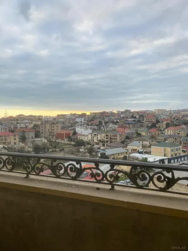 Satılır 3 otaqlı mənzil 158.4 m²