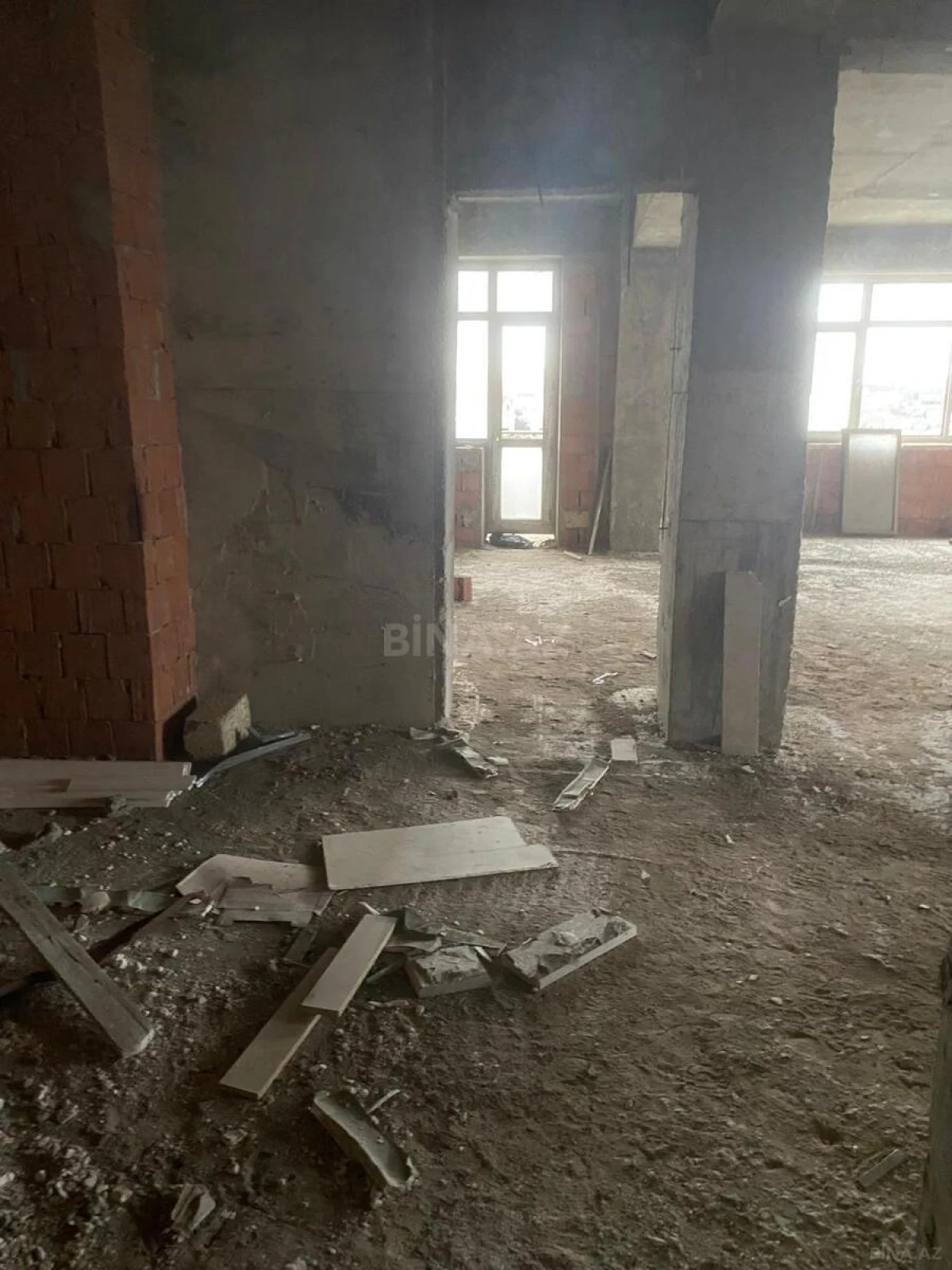 Satılır 3 otaqlı mənzil 158.4 m²