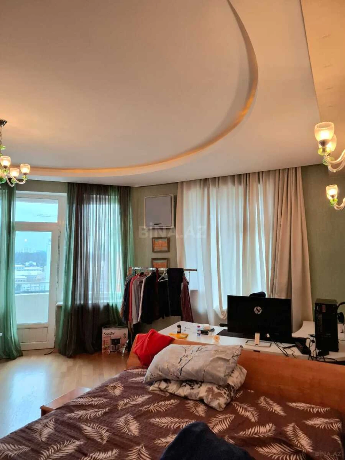 Satılır 5 otaqlı mənzil 300 m²