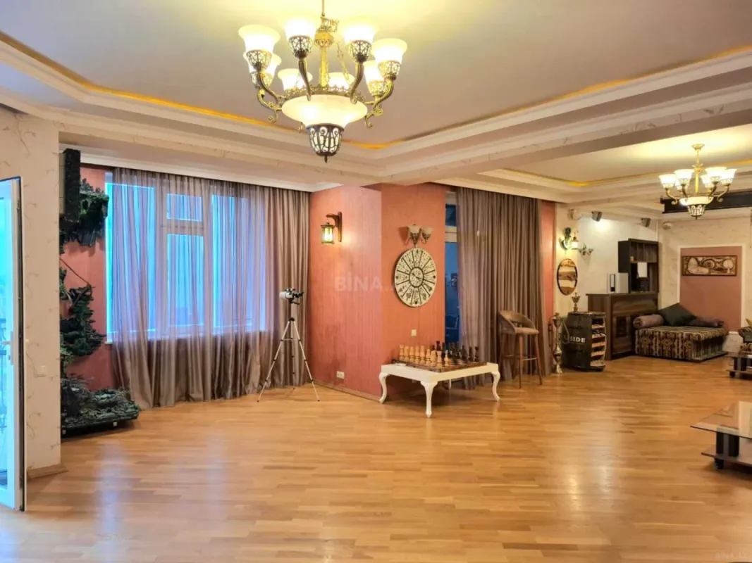 Satılır 5 otaqlı mənzil 300 m²