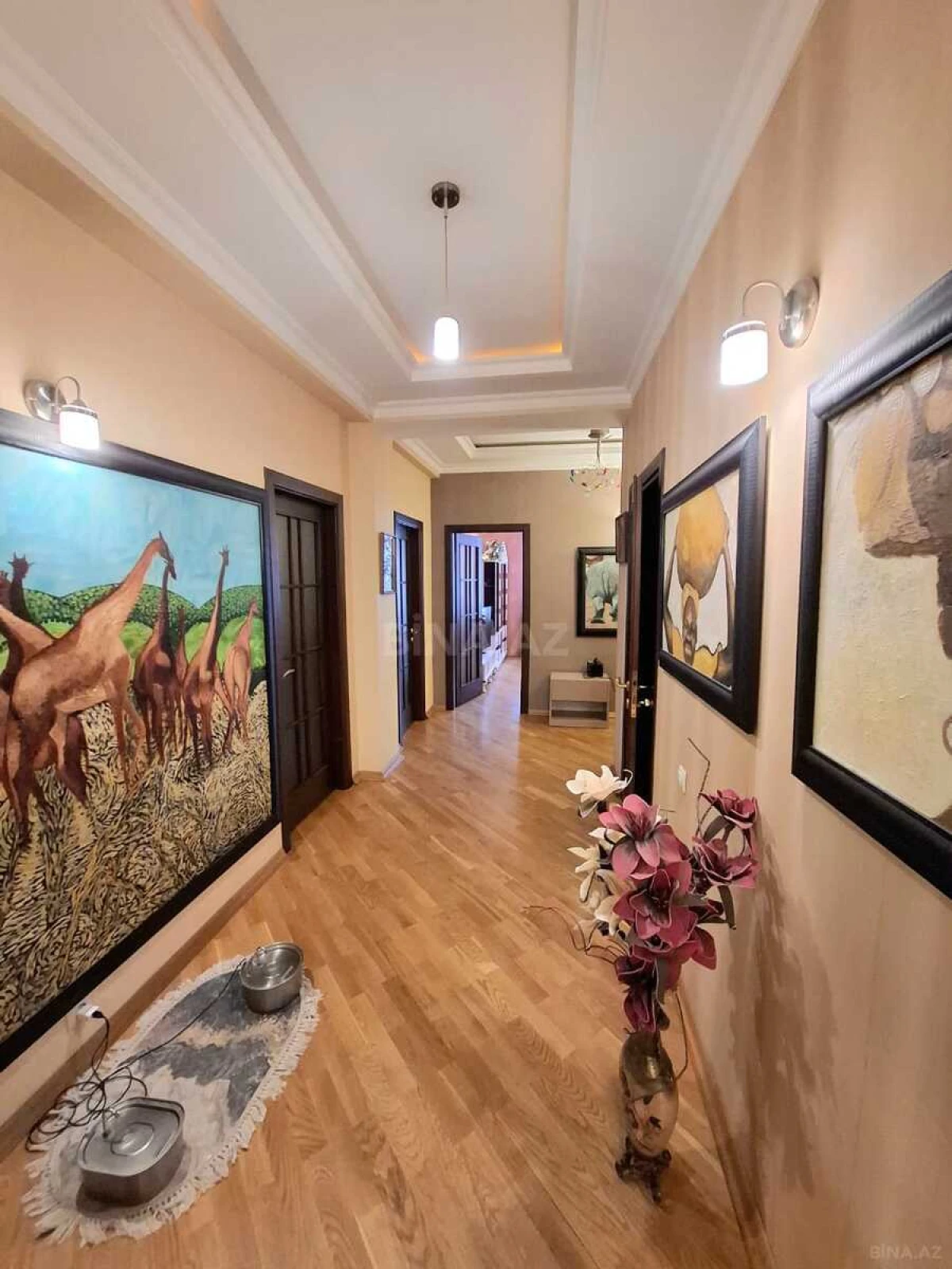 Satılır 5 otaqlı mənzil 300 m²