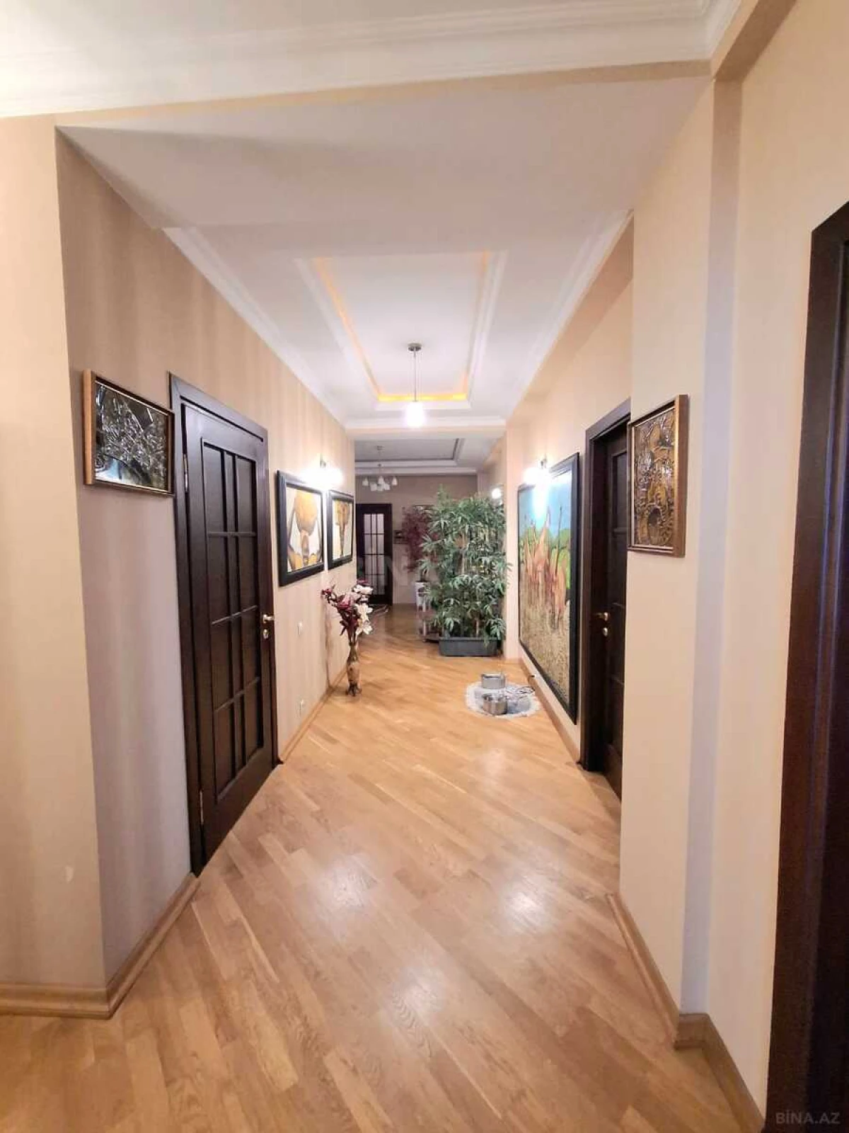 Satılır 5 otaqlı mənzil 300 m²