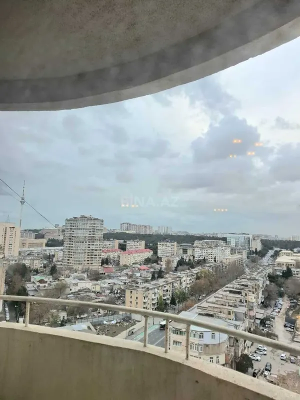 Satılır 5 otaqlı mənzil 300 m²