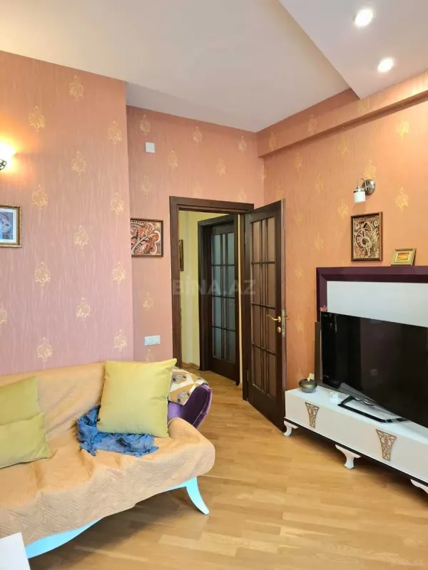 Satılır 5 otaqlı mənzil 300 m²